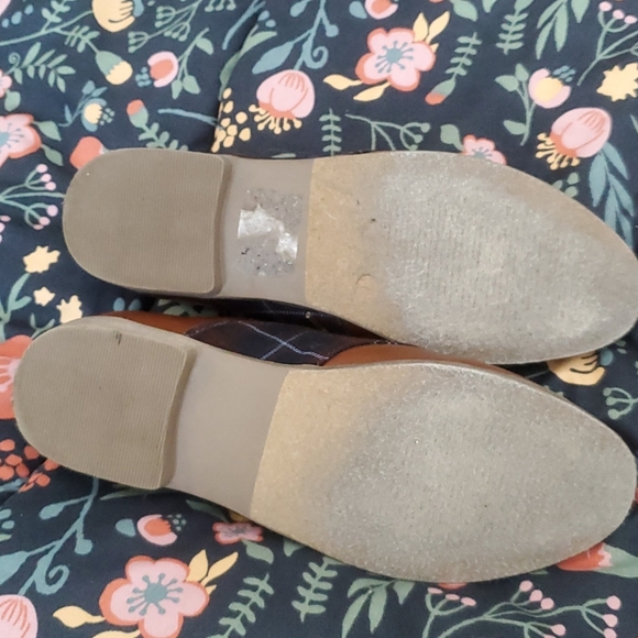 RESTRICTED • Oxford Plaid Shoes - Picture 5 of 5